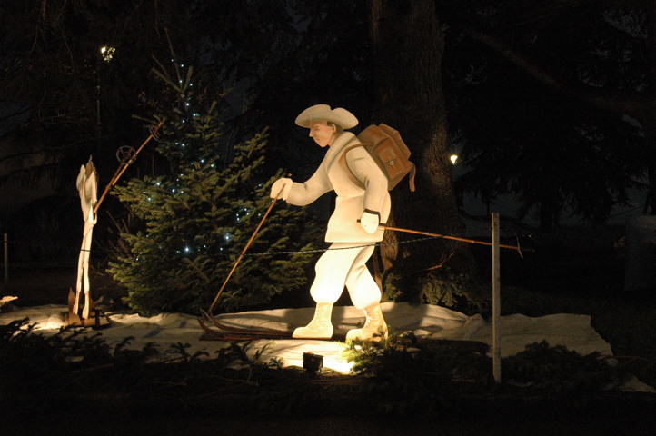 Bonhomme qui fait du ski de fond